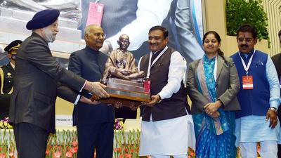 President Ram Nath Kovind and Union minister of housing and urban affairs, Hardeep Singh Puri, confer Swachh Survekshan Award 2021 to Indore, the cleanest city, for the 5th consecutive year, at Swachh Amrit Mahotsav, in New Delhi on Saturday. (ANI) President Ram Nath Kovind and Union minister of housing and urban affairs, Hardeep Singh Puri, confer Swachh Survekshan Award 2021 to Indore, the cleanest city, for the 5th consecutive year, at Swachh Amrit Mahotsav, in New Delhi on Saturday. (ANI)