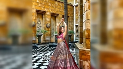 The highlight of the outfit was the long ribbon that flowed till the bottom of the skirt, almost touching the ground. (Instagram/@manishmalhotra05) The highlight of the outfit was the long ribbon that flowed till the bottom of the skirt, almost touching the ground. (Instagram/@manishmalhotra05)