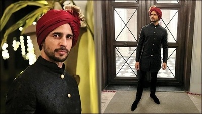 Sidharth Malhotra sizzles at ‘Dilli ki Shaadi’ in black bandhgala, red turban (Instagram/sidmalhotra) Sidharth Malhotra sizzles at ‘Dilli ki Shaadi’ in black bandhgala, red turban (Instagram/sidmalhotra)