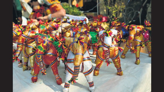 The exhibition with over 200 stalls features vibrant tribal handicrafts, art, and paintings.