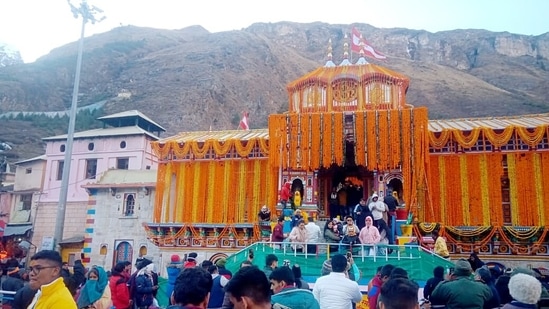 The temple was decorated with 20 quintal flowers, in Badrinath on Friday. The doors of Badrinath Dham will be closed on the 20th of November.(ANI)