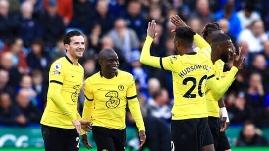Chelsea's N'Golo Kante, second left, celebrates with teammates after scoring his side's second goal during the English Premier League soccer match between Leicester City and Chelsea at the King Power Stadium, in Leicester, England, Saturday, Nov. 20, 2021.&nbsp;(AP)