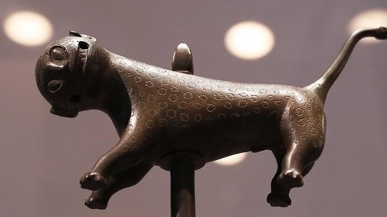France recently returned this artwork to Benin(Gao Jing/Xinhua/imago images) France recently returned this artwork to Benin(Gao Jing/Xinhua/imago images)