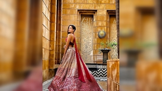 Ananya ditched the dupatta and posed in rose gold and pink sequins flared skirt which she teamed with a halter blouse.(Instagram/@manishmalhotra05)