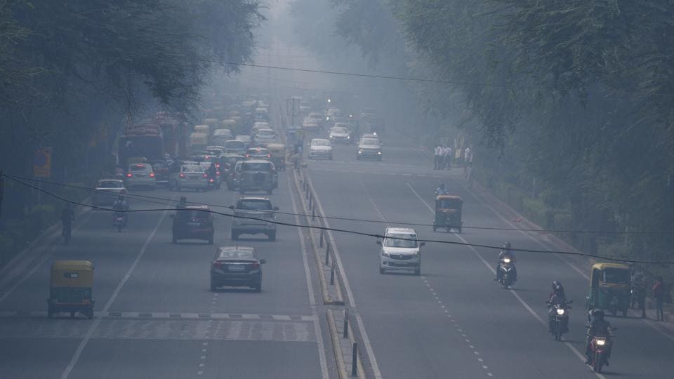 Vehicles move amid heavy haze near Supreme Court at Tilak Marg in New Delhi. (Arvind Yadav / HT Photo) Vehicles move amid heavy haze near Supreme Court at Tilak Marg in New Delhi. (Arvind Yadav / HT Photo)