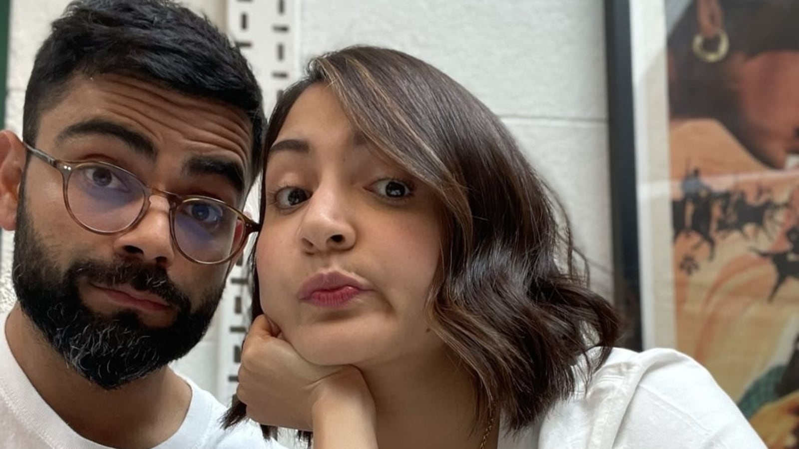 1600px x 899px - Anushka Sharma makes goofy face with Virat Kohli as they twin in new photo  | Bollywood - Hindustan Times