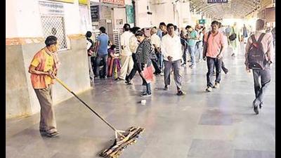 Last year, in the Swachh Survekshan Lucknow had secured 12th position out of 470 cities of the country which were nominated and it had also topped as the cleanest city of the state. Last year, in the Swachh Survekshan Lucknow had secured 12th position out of 470 cities of the country which were nominated and it had also topped as the cleanest city of the state.