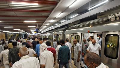 Commuters deboard from a Metro coach at Dhansa Bus Stand station in New Delhi. (HT Archive)