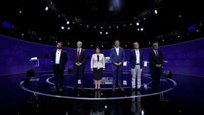 Chilean Presidential candidates Gabriel Boric from left-wing 'Apruebo Dignidad' (I Approve Dignity) coalition, Jose Antonio Kast from far-right Republican Party, Yasna Provoste from center left-wing 'Nuevo Pacto Social' (New Social Pact) coalition, Sebastian Sichel from the ruling right-wing 'Chile Podemos Mas' (Chile We Can More) coalition, Eduardo Artes from left-wing Union Patriotic Party, and Marco Henriquez-Ominami from left-wing Progressive Party take part in a live televised debate, in Santiago, Chile (REUTERS) Chilean Presidential candidates Gabriel Boric from left-wing 'Apruebo Dignidad' (I Approve Dignity) coalition, Jose Antonio Kast from far-right Republican Party, Yasna Provoste from center left-wing 'Nuevo Pacto Social' (New Social Pact) coalition, Sebastian Sichel from the ruling right-wing 'Chile Podemos Mas' (Chile We Can More) coalition, Eduardo Artes from left-wing Union Patriotic Party, and Marco Henriquez-Ominami from left-wing Progressive Party take part in a live televised debate, in Santiago, Chile (REUTERS)