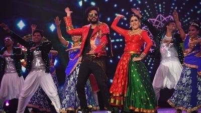 Riteish Deshmukh and Genelia D’Souza danced to Marathi songs at the event. Riteish Deshmukh and Genelia D’Souza danced to Marathi songs at the event.