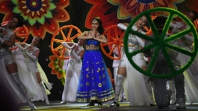 Shraddha Kapoor danced to Kar Har Maidan Fateh and Badal Pe Paon Hain, among other songs. Shraddha Kapoor danced to Kar Har Maidan Fateh and Badal Pe Paon Hain, among other songs.
