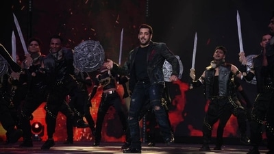 Salman Khan’s performance was the final one at the IFFI 2021 opening ceremony. Salman Khan’s performance was the final one at the IFFI 2021 opening ceremony.