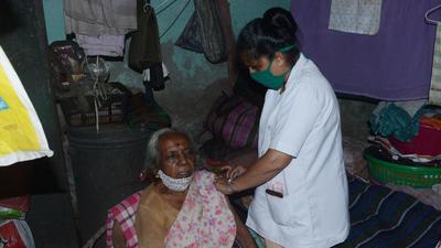 As part of Thane Municipal Corporation's door-to-door vaccination campaign, a team of TMC health workers jabbed senior citizens and labourers at Panchpakhadi, in Thane. (HT PHOTO) As part of Thane Municipal Corporation's door-to-door vaccination campaign, a team of TMC health workers jabbed senior citizens and labourers at Panchpakhadi, in Thane. (HT PHOTO)