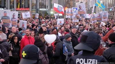 A study has found that many Covid-19 skeptic anti-vaxxers in eastern Germany are also anti-immigration and right-wing. (Sebastian Willnow / DW) A study has found that many Covid-19 skeptic anti-vaxxers in eastern Germany are also anti-immigration and right-wing. (Sebastian Willnow / DW)
