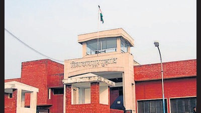 Police said members of the two gangs -- Dandi gang and Ashok Rathi gang -- were involved in the clash. (HT Archive) Police said members of the two gangs -- Dandi gang and Ashok Rathi gang -- were involved in the clash. (HT Archive)