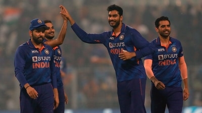 India's Venkatesh Iyer celebrates the dismissal of New Zealand's Adam Milne during the Third T20 International match between India and New Zealand, at Eden Gardens in Kolkata on Sunday. (ANI) India's Venkatesh Iyer celebrates the dismissal of New Zealand's Adam Milne during the Third T20 International match between India and New Zealand, at Eden Gardens in Kolkata on Sunday. (ANI)