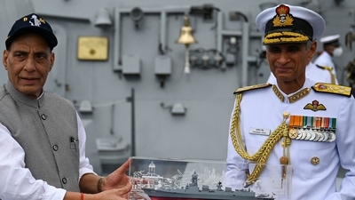 Defence minister Rajnath Singh receives a momento from Chief of Naval Staff Admiral Karambir Singh during the commissioning ceremony of the INS Visakhapatnam,at the naval base in Mumbai on November 21, 2021. (AFP) Defence minister Rajnath Singh receives a momento from Chief of Naval Staff Admiral Karambir Singh during the commissioning ceremony of the INS Visakhapatnam,at the naval base in Mumbai on November 21, 2021. (AFP)