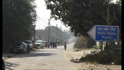 Khatu Shyam Mandir Marg will be developed as model road, MCG officials said. (Parveen Kumar/HT) Khatu Shyam Mandir Marg will be developed as model road, MCG officials said. (Parveen Kumar/HT)