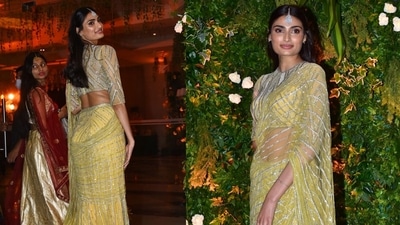 Athiya Shetty attended the sangeet in a saree. She was last seen in Motichoor Chaknachoor. (Varinder Chawla) Athiya Shetty attended the sangeet in a saree. She was last seen in Motichoor Chaknachoor. (Varinder Chawla)