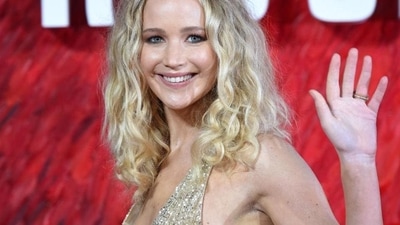 Pregnant Jennifer Lawrence poses with Leonardo DiCaprio at Don't Look Up  screening. See baby bump pic