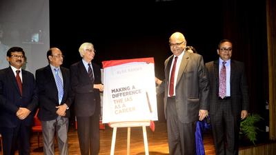 Former Uttar Pradesh chief secretary Alok Ranjan at an event marking the launch of his book in Lucknow . (HT Photo)