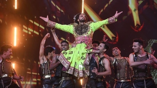 Ranveer Singh wowed everyone with his energetic performance.
