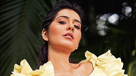 Raashii Khanna’s Malayalam film, Bhramam, a remake of Andhadhun (2018), took the direct to OTT way in India. Raashii Khanna’s Malayalam film, Bhramam, a remake of Andhadhun (2018), took the direct to OTT way in India.