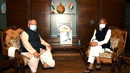 Rajasthan Chief Minister Ashok Gehlot meets state Governor Kalraj Mishraahead of cabinet reshuffle, in Jaipur. (ANI Photo)