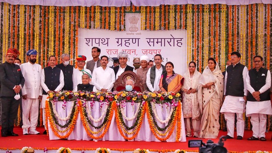 Rajasthan CM Ashok Ghelot and Governor Kalraj Mishra with new cabinet ministers.(PTI) Rajasthan CM Ashok Ghelot and Governor Kalraj Mishra with new cabinet ministers.(PTI)