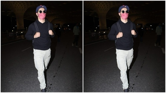 All masked up, Varun posed for the paparazzi.(HT Photos/Varinder Chawla)