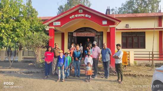 DFO Bahraich Manish Singh along with children at the event. (HT PHOTO)