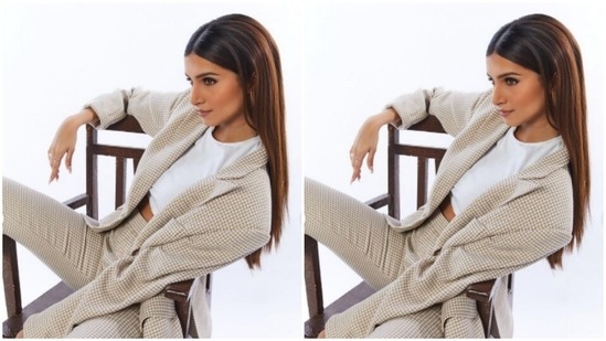 She styled her look with a white and ivory checkered oversized blazer.(Instagram/@tarasutaria)