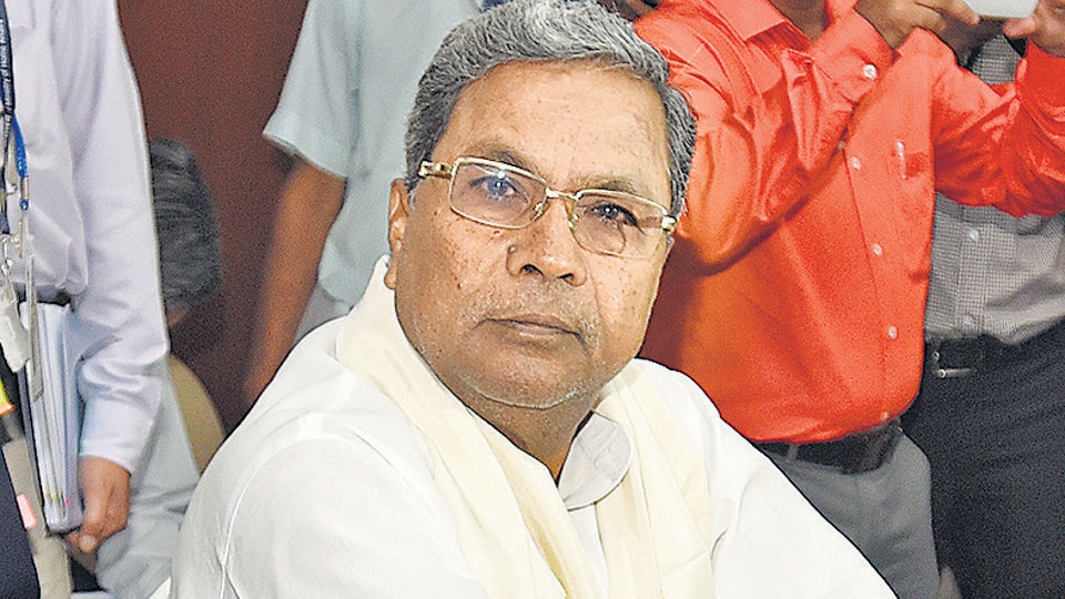 How is one identified as a Hindu according to RSS, is it enough to be born to Hindu parents or should one be a member of the BJP, Siddaramaiah asked. (HT PHOTO.) How is one identified as a Hindu according to RSS, is it enough to be born to Hindu parents or should one be a member of the BJP, Siddaramaiah asked. (HT PHOTO.)