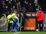 Soccer Football - Ligue 1 - Olympique Lyonnais v Olympique de Marseille - Groupama Stadium, Lyon, France - November 21, 2021 Olympique de Marseille's Dimitri Payet is hit by a water bottle thrown by a fan REUTERS/Benoit Tessier(REUTERS)