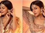 Rhea Chakraborty smiles blissfully in <span class='webrupee'>₹</span>1 lakh beige lehenga for Anushka Ranjan's wedding, see pics Rhea Chakraborty smiles blissfully in <span class='webrupee'>₹</span>1 lakh beige lehenga for Anushka Ranjan's wedding, see pics