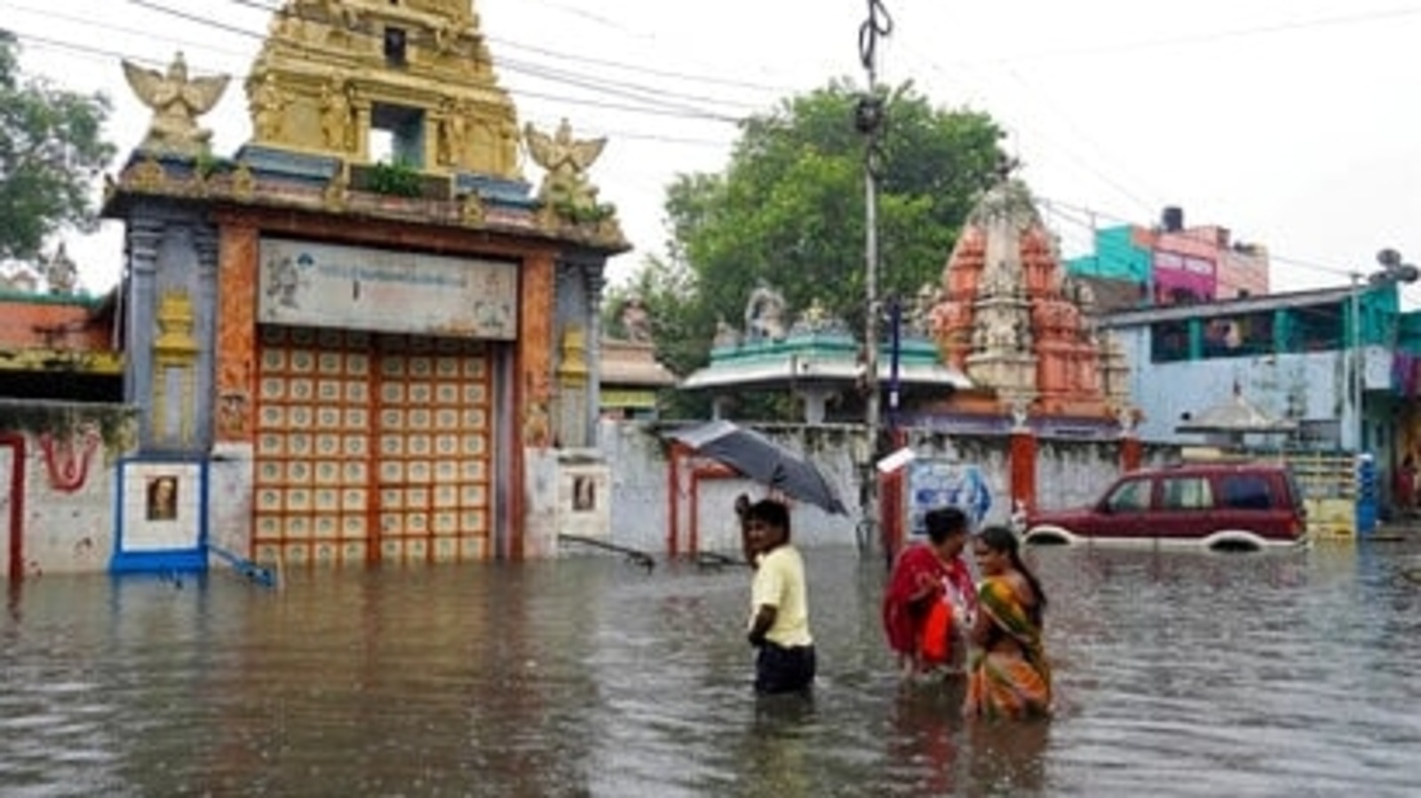 Rainfall in Andhra Pradesh recedes, over 30 dead due to floods: Top updates