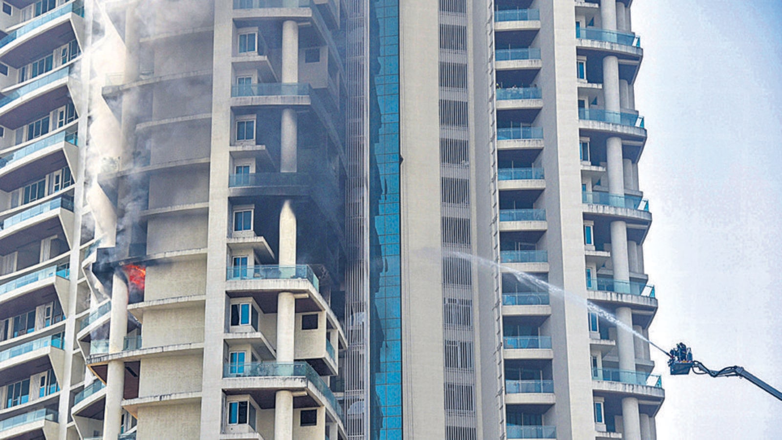 mumbai-fire-brigade-slaps-notice-to-90-residential-buildings-for