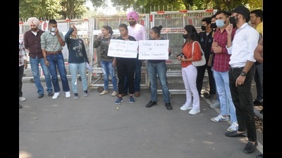 Seeking online exams, students stage a protest outside the VC office on the PU campus in Chandigarh on Monday. (Ravi Kumar/HT) Seeking online exams, students stage a protest outside the VC office on the PU campus in Chandigarh on Monday. (Ravi Kumar/HT)