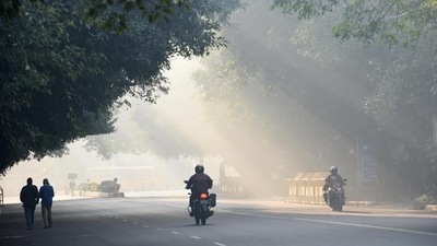 The overall AQI of Delhi was 311 at 4pm on Monday, according to the Central Pollution Control Board. (HT Photo)