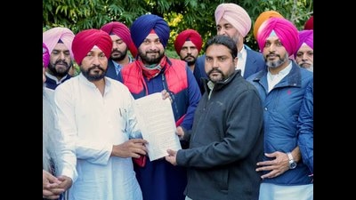 Punjab CM Charanjit Singh Channi (in white) and Punjab Congress president Navjot Singh Sidhu (in blue) handing over an appointment letter to the family member of a farmer who died during the protest against the farm bills. (HT photo) Punjab CM Charanjit Singh Channi (in white) and Punjab Congress president Navjot Singh Sidhu (in blue) handing over an appointment letter to the family member of a farmer who died during the protest against the farm bills. (HT photo)