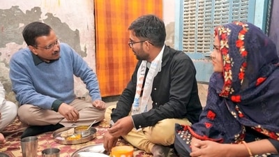 Kejriwal went to the auto-rickshaw driver's house in his vehicle. (AAP/Twitter Photo) Kejriwal went to the auto-rickshaw driver's house in his vehicle. (AAP/Twitter Photo)