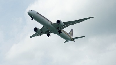 International air traffic to Greece rose further in October, at the end of the peak summer tourism season, civil aviation authority data showed on Monday. (Photo by Roslan RAHMAN / AFP)