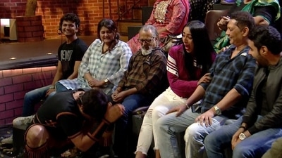 Krushna Abhishek with Kashmera Shah and other on The Kapil Sharma Show. Krushna Abhishek with Kashmera Shah and other on The Kapil Sharma Show.