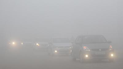 Gurugram traffic police have also written to the National Highways Authority of India (NHAI) to ensure the Delhi-Gurgaon Expressway is fog-ready by ensuring medians are properly painted, installing blinker lights at all entry and exit points as well as reflector tapes. (Representational image/HT Archive) Gurugram traffic police have also written to the National Highways Authority of India (NHAI) to ensure the Delhi-Gurgaon Expressway is fog-ready by ensuring medians are properly painted, installing blinker lights at all entry and exit points as well as reflector tapes. (Representational image/HT Archive)