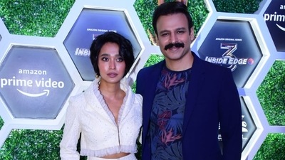 Sayani Gupta,Vivek Oberoi snapped at Hayat Grand Hotel for the launch of Amazon Prime TV series, Inside Edge 3. (Varinder Chawla) 