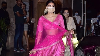 Athiya Shetty wore this stunning outfit for Anushka Ranjan's wedding. (Varinder Chawla) Athiya Shetty wore this stunning outfit for Anushka Ranjan's wedding. (Varinder Chawla)