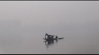 A man rows his boat through the Dal lake on a cold and foggy morning in Srinagar on Monday. The Valley is currently witnessing foggy conditions owing to sub-zero temperatures and air pollution caused by increased traffic and burning of stubble and tree foliage. (Waseem Andrabi/Hindustan Times) A man rows his boat through the Dal lake on a cold and foggy morning in Srinagar on Monday. The Valley is currently witnessing foggy conditions owing to sub-zero temperatures and air pollution caused by increased traffic and burning of stubble and tree foliage. (Waseem Andrabi/Hindustan Times)