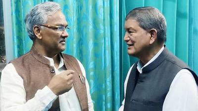 The two posted photographs of their meeting on Facebook and said they met to ask about each other’s well-being. (HT Photo) The two posted photographs of their meeting on Facebook and said they met to ask about each other’s well-being. (HT Photo)