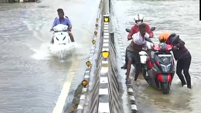 Chief commissioner of Bruhat Bengaluru Mahanagara Palike Gaurav Gupta said that water will come down gradually as there was no problem from the engineering point of view. (ANI) Chief commissioner of Bruhat Bengaluru Mahanagara Palike Gaurav Gupta said that water will come down gradually as there was no problem from the engineering point of view. (ANI)