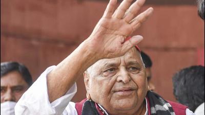 Samajwadi Party patriarch Mulayam Singh Yadav gestures to supporters on his birthday in Lucknow on Monday. (PTI PHOTO) Samajwadi Party patriarch Mulayam Singh Yadav gestures to supporters on his birthday in Lucknow on Monday. (PTI PHOTO)